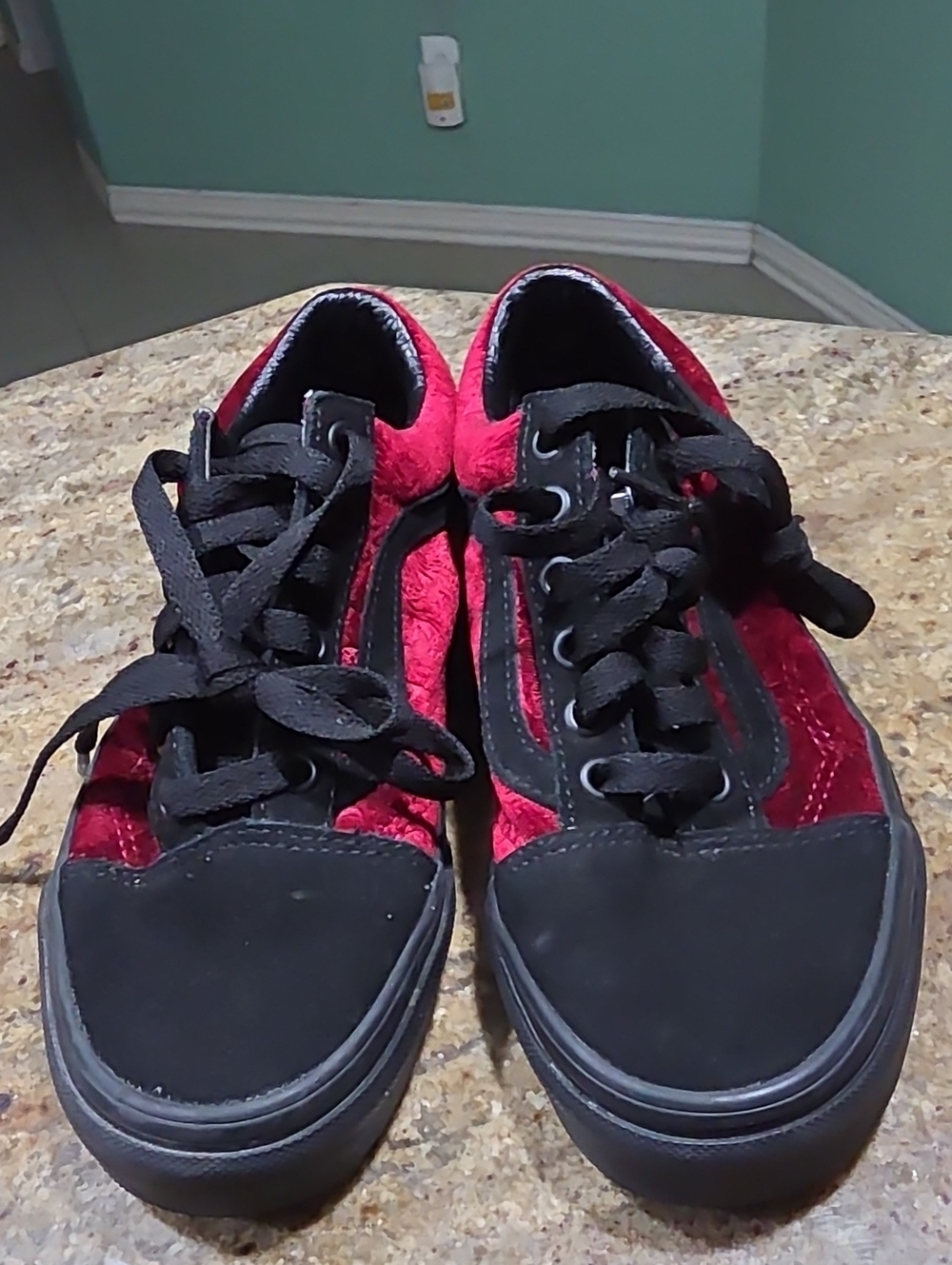 Vans Old Skool Velvet Burgundy/Black Lace Up Sneakers Size US 5